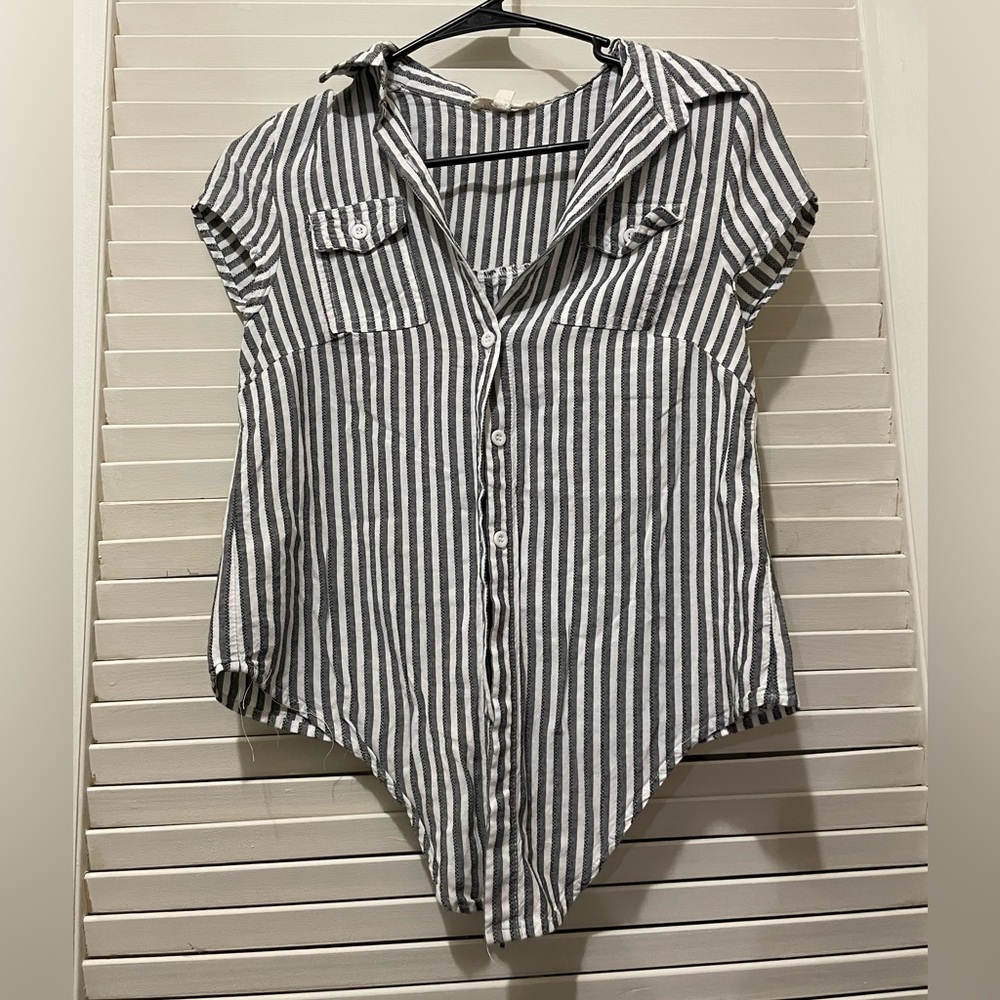 Rebellion Short Sleeve Button Down Shirt EUC